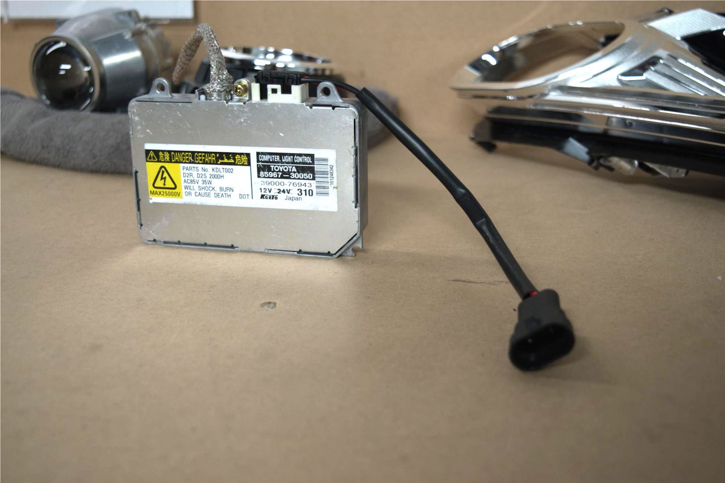 Pigtail: Denso D2 Ballast Input